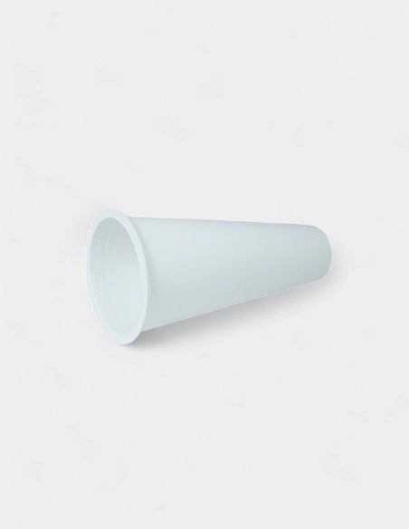 Cono de Plástico para Flores – Ideal Cementerios y Funerarias