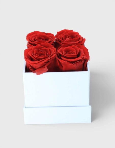 Caja Cuadrada Blanca con Rosas